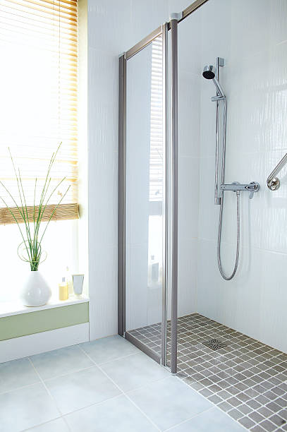 モダンなガラスドア付きのシャワー - bathroom shower glass contemporary ストックフォトと画像