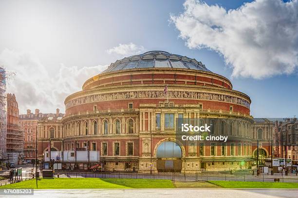 Royal Albert Hall En Londresinglaterrareino Unido Foto de stock y más banco de imágenes de Teatro Royal Albert Hall