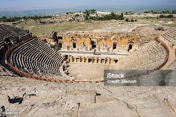 Teatro Antiguo En Hierapolis Foto de stock y más banco de imágenes de Aire libre - Aire libre, Ajardinado, Anfiteatro