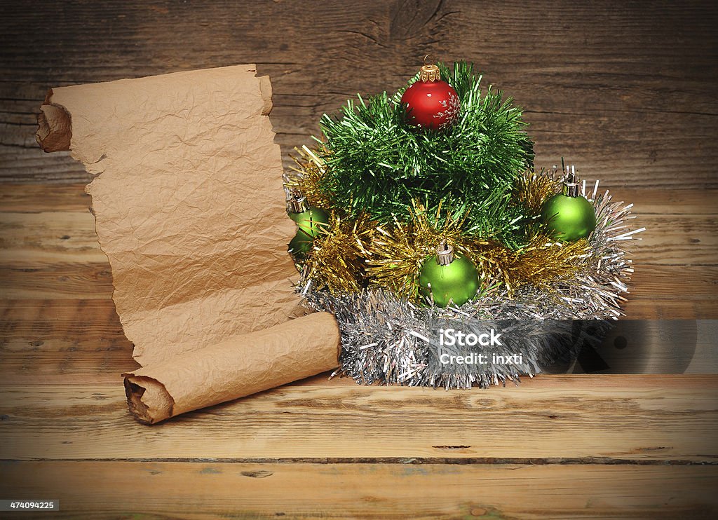 Weihnachtsbaum aus Lametta mit alten Papier scroll - Lizenzfrei Abstrakt Stock-Foto