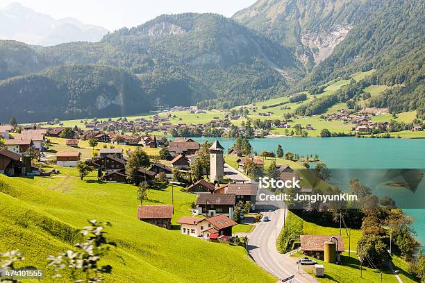ヴィラージュ湖の上で Lungern スイス - インターラーケンのストックフォトや画像を多数ご用意 - インターラーケン, ウォーターフロント, オプヴァルデン州
