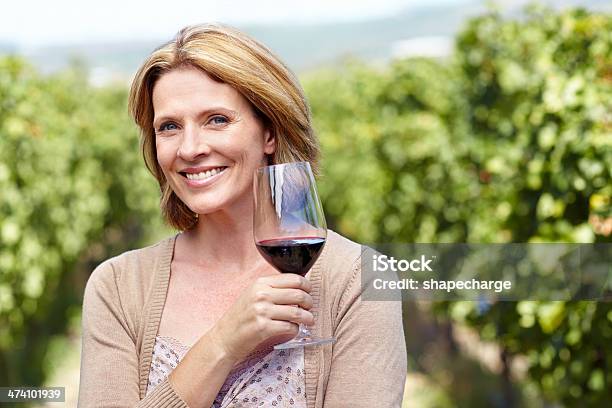 Idoso A Perfeição - Fotografias de stock e mais imagens de Vinho - Vinho, Mulheres, Só Uma Mulher