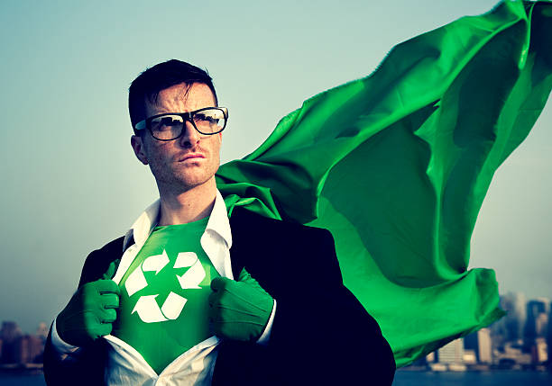 superheld mit recycling-symbol auf outfit - recycling green environment superhero stock-fotos und bilder