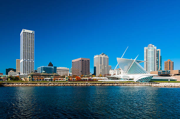 Milwaukee skyline waterfront view Milwaukee downtown skyline waterfront view with the Milwaukee Art Museum on the right milwaukee wisconsin photos stock pictures, royalty-free photos & images