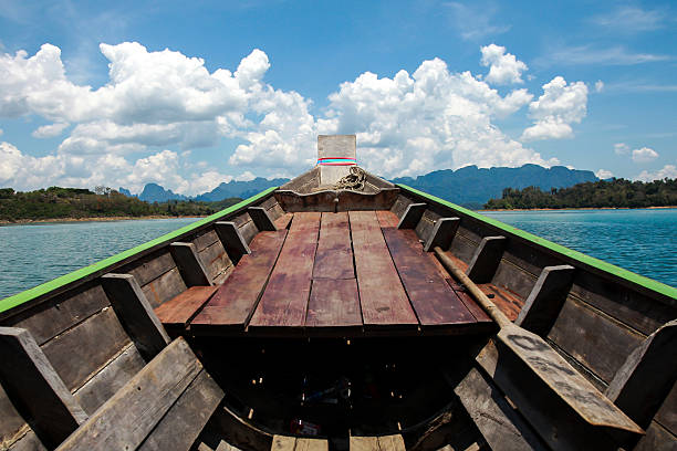 на гребная лодка и островов с весло - skiff nautical vessel rustic old стоковые фото и изображения