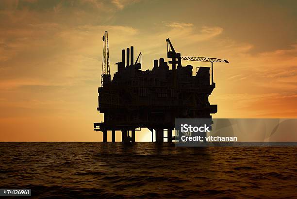 Plataforma De Producción De Petróleo Foto de stock y más banco de imágenes de Exploración - Exploración, Fotografía - Imágenes, Fuerza