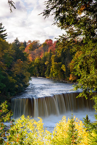 istock Upper Tahquamenon Falls - Autumn 474166868