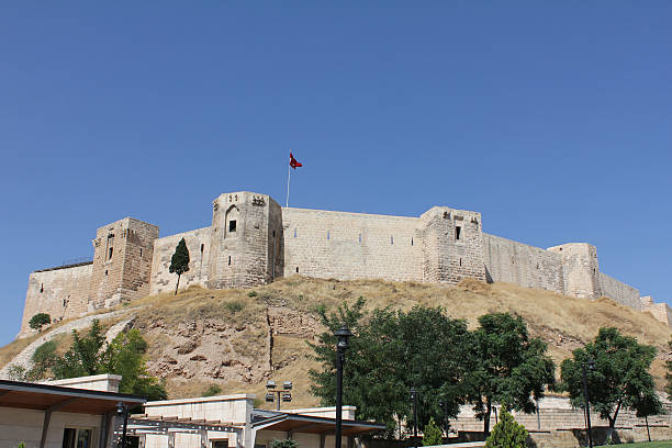 Gaziantep Castle Located in the center of the city of its name, the citadel was built as an observation tower during the Roman period. gaziantep escort stock pictures, royalty-free photos & images
