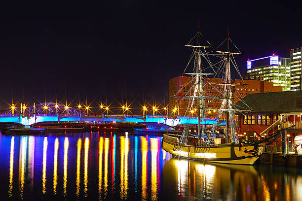 boston tea party muzeum - boston skyline panoramic night zdjęcia i obrazy z banku zdjęć