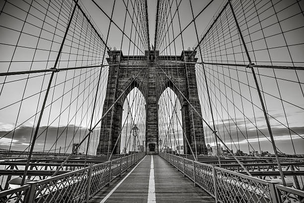 単色のブルックリン橋の hdr - new york city new york state brooklyn clear sky ストックフォトと画像