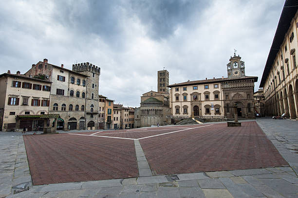 istock Tuscan italian medioeval village 474186061