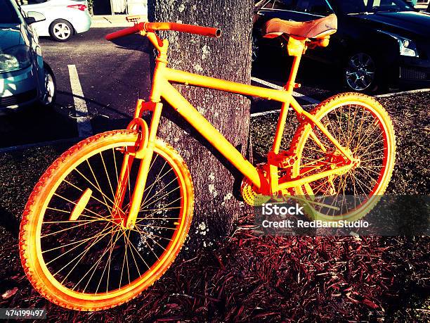 Orange Fahrrad Stockfoto und mehr Bilder von Fahrrad - Fahrrad, Fotografie, Horizontal