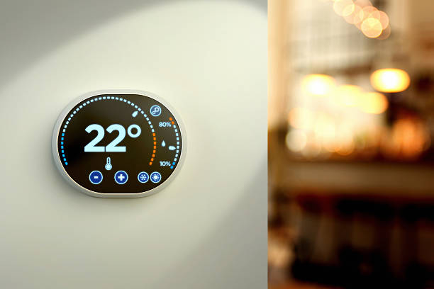 smart домашней системой климат-контроля.   цельсия температуре стены дисплей - thermometer cold heat climate стоковые фото и изображения