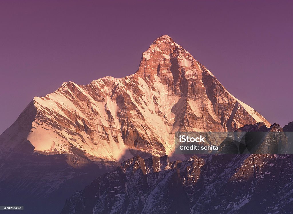 Final de Cena de pôr-do-sol sobre as montanhas "de Nanda devi" - Foto de stock de Alto - Descrição Geral royalty-free