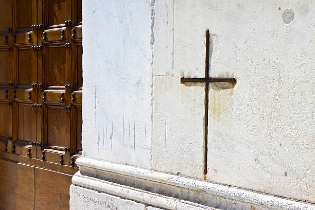 istock Iron cross snuggled in white stone 474218068