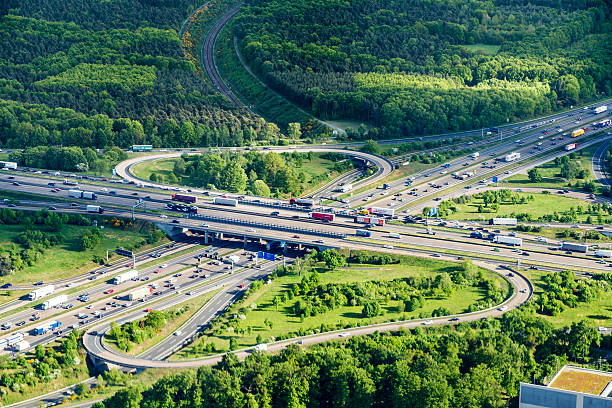 estrada a3 para frankfurt cross - autobahn - fotografias e filmes do acervo