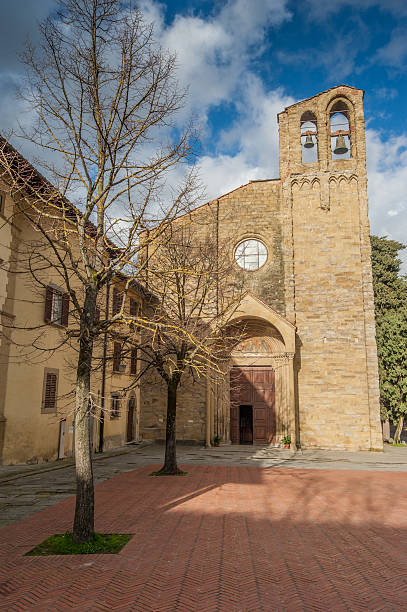istock Tuscan italian medioeval village 474237743