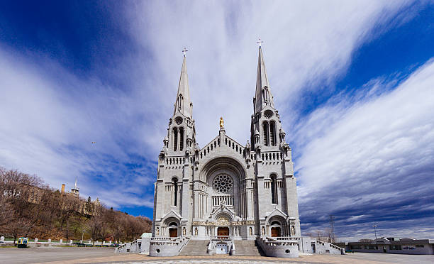basilica di sainte-anne de beaupre in quebec city - albero di bompresso foto e immagini stock