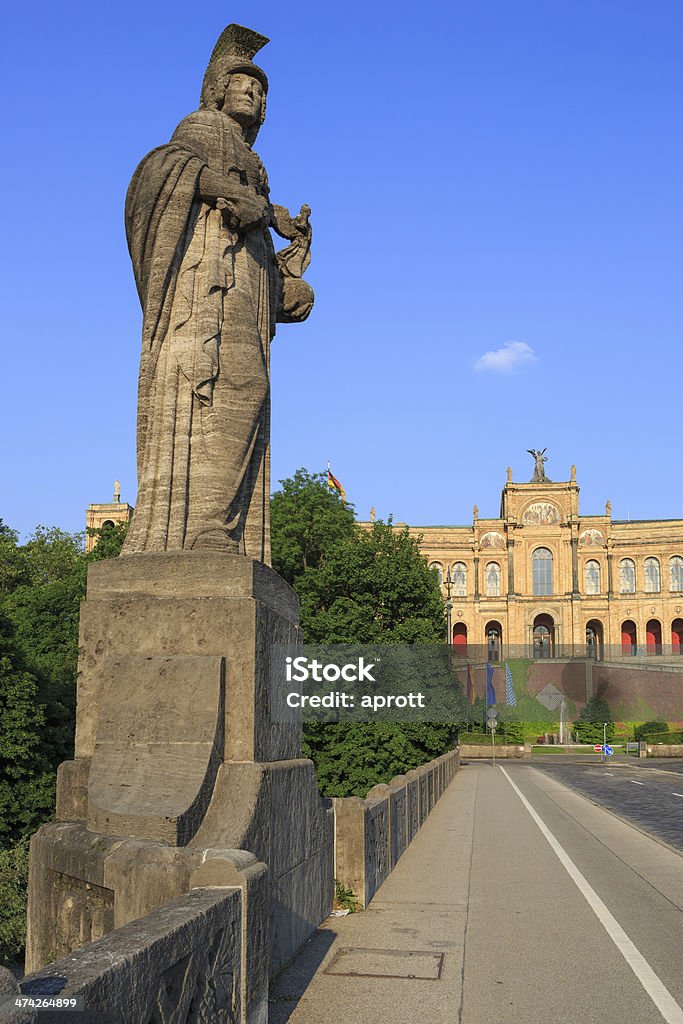 Parlamento Estadual da Bavária "Maximilianeum" À NOITE DOM - Foto de stock de Alemanha royalty-free