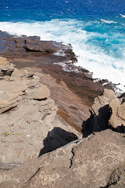 istock Waves against the coast in O'ahu 474283256
