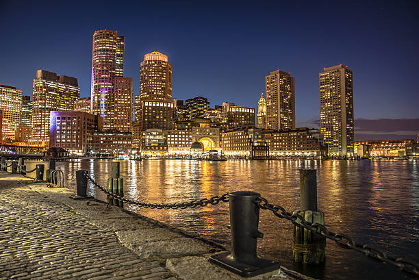 noc scena z boston, massachusetts centrum miasta z widokiem na panoramę miasta. - boston urban scene skyline sunset zdjęcia i obrazy z banku zdjęć
