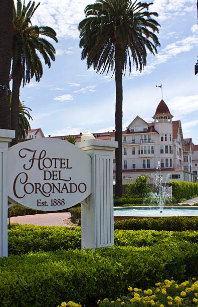 삼각대를 입구 역사적이다 코로나도 호텔 - hotel del coronado 뉴스 사진 이미지