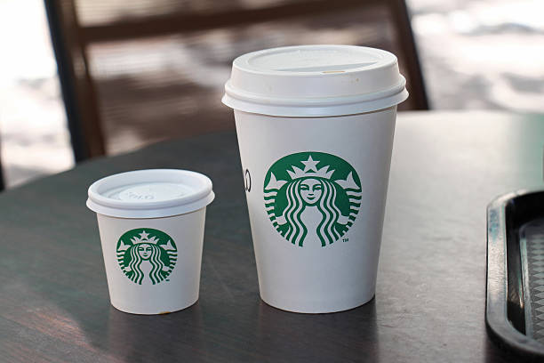 starbucks coffee （スターバックスコーヒー） - starbucks coffee drink coffee cup ストックフォトと画像