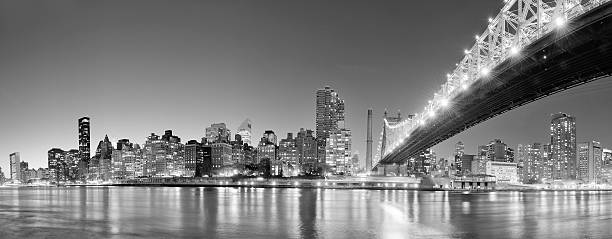 panorama da cidade de nova iorque a noite - queensborough bridge imagens e fotografias de stock