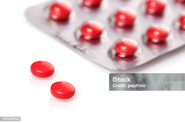 Rote Tabletten Stockfoto und mehr Bilder von Schachtel - Schachtel, Verschreibungspflichtiges Medikament, 2015