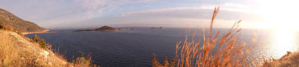 美しい夕日 - travel destinations rocky coastline moody sky clear sky ストックフォトと画像