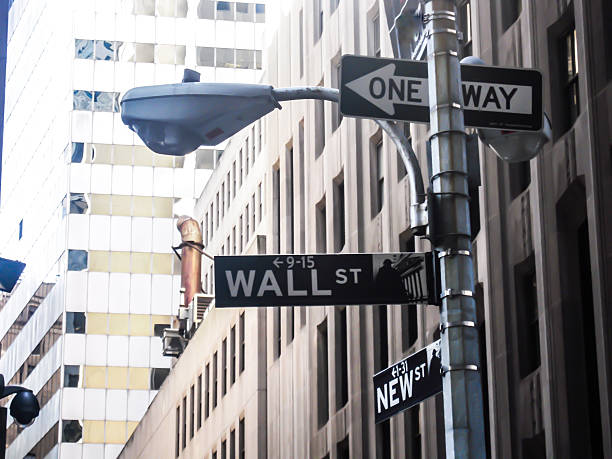 istock Wall Street - New York Financial Centre 474337992