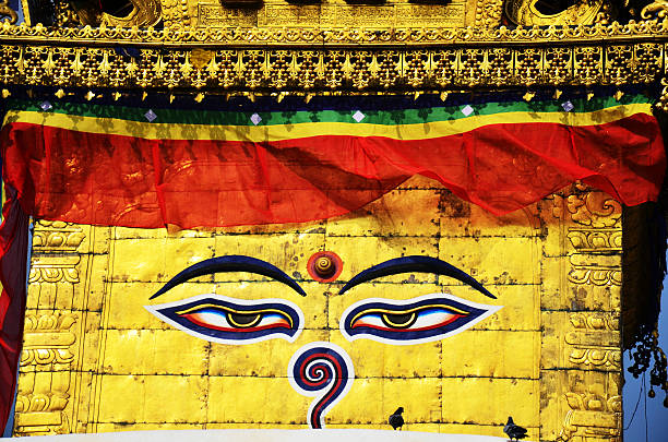 buddha occhi o occhi saggezza di swayambhunath o tempio di scimmia - nepal buddha monkey temple tibet foto e immagini stock