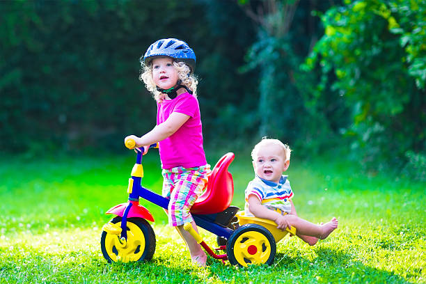 istock Two little kids on a bike 474371224