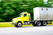 lkw-fahren-auf-die-interstate.jpg?b=1&s=170x170&k=20&c=wMcrOKU0OMCb0R3R7ahNslc_uRwUf7D9meuNKkqobRM=