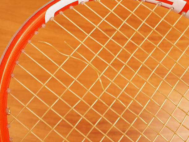 sequência de intervalo de tênis string causados por falta de alcançar - racket string - fotografias e filmes do acervo