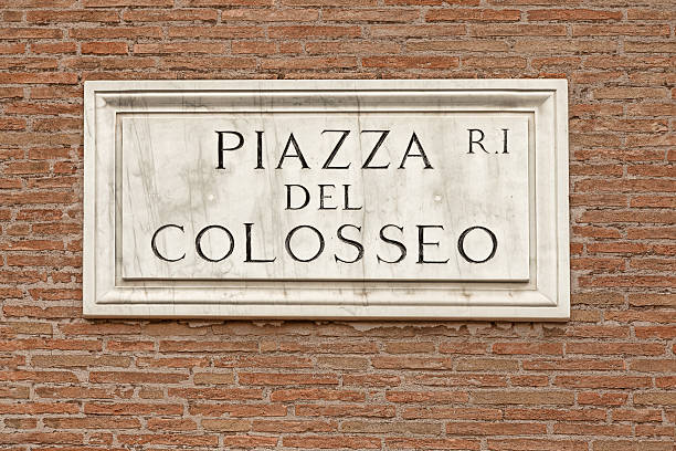 piazza del colosseo ストリートサインインローマ（イタリア） - street name sign ストックフォトと画像