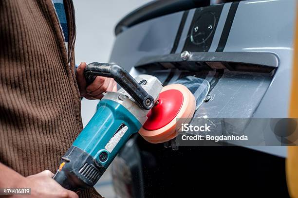 Foto de Mecânico Profissional De Limpeza De Superfície De Metal De Trabalho Corporal e mais fotos de stock de Arranhado