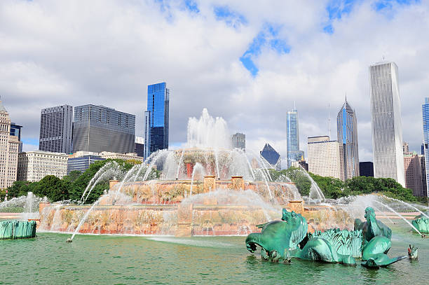 istock Chicago skyline with Buckingham fountain 474418808