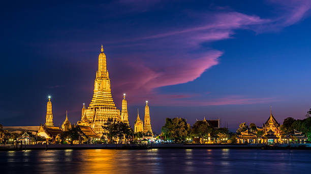 ват арун - stupa pagoda thailand asian culture стоковые фото и изображения