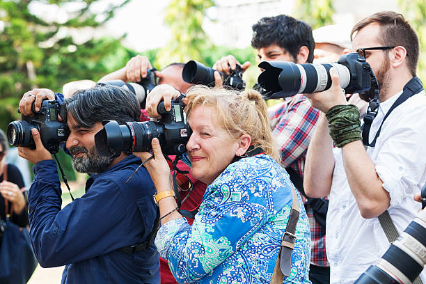 paparazzi fotografów - mixed age flash zdjęcia i obrazy z banku zdjęć