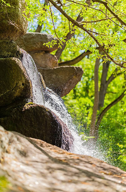 cascada primer plano - uman fotografías e imágenes de stock