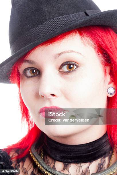 Helle Rote Haare Und Trilbyhut Stockfoto und mehr Bilder von Blick in die Kamera - Blick in die Kamera, Braune Augen, Ernst