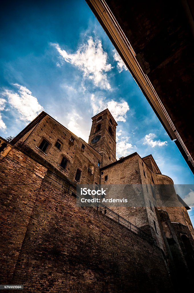 Urbino, antico palazzo Inquadratura dal basso - Foto stock royalty-free di 2015