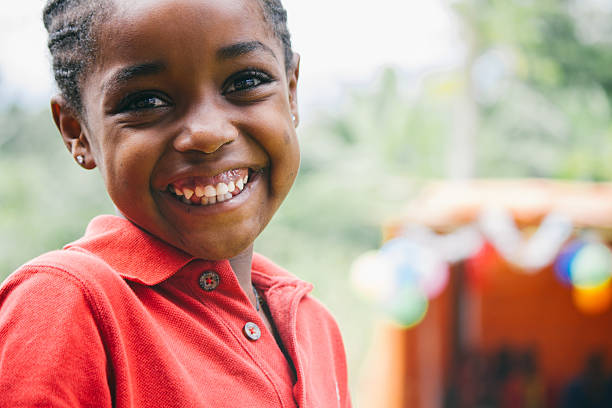 linda garota sorridente etíope durante uma festa - ethiopia - fotografias e filmes do acervo