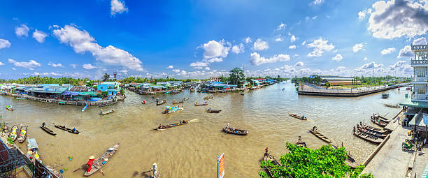 Floating Market in the morning down in summer days