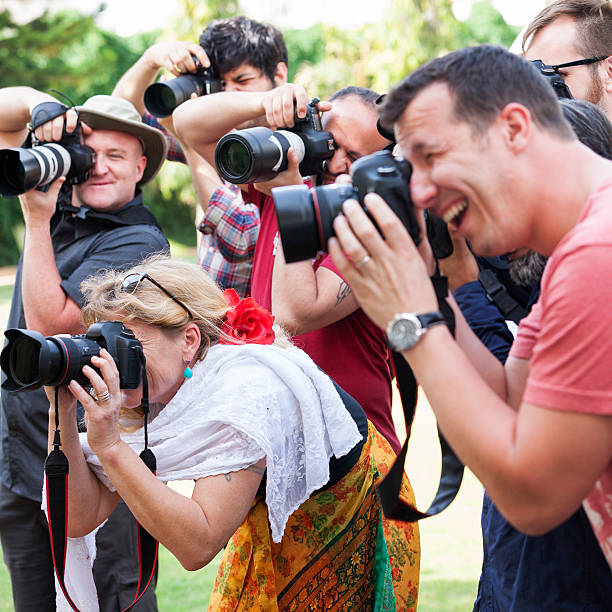 fotógrafos de paparazzi - mixed age flash fotografías e imágenes de stock