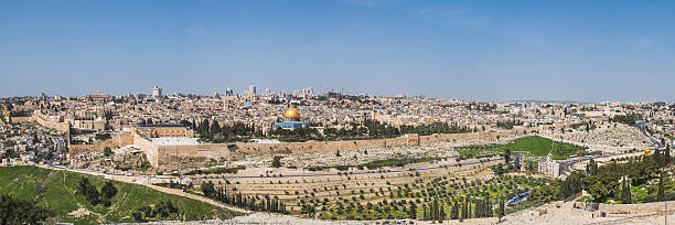 panorama de la ciudad vieja de jerusalén, israel - mount of olives fotografías e imágenes de stock