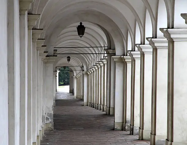 Photo of steep descent with ancient arcades that lead tourists