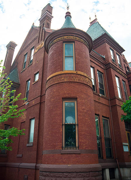 istock Classic Baltimore Red Brick Apartment Building 474498592