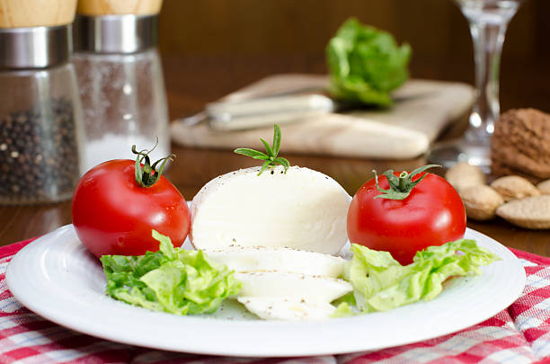 queijo com legumes em uma mesa - kitchen knife raw food food and drink fork - fotografias e filmes do acervo